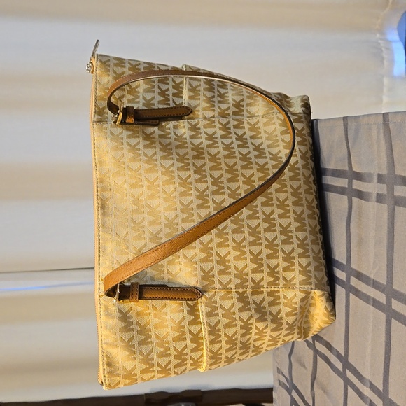 Michael Kors Jet Set Monogram Tote, Camel color - Picture 3 of 12